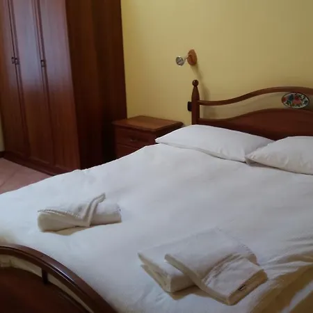 Casa Vacanze Da Edo מלון דירות Civate