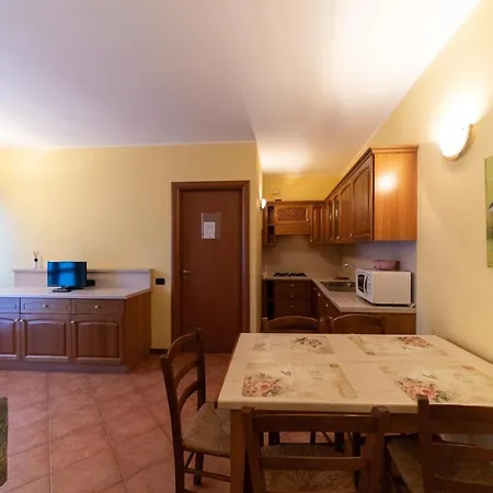Casa Vacanze Da Edo מלון דירות Civate