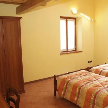Casa Vacanze Da Edo מלון דירות Civate